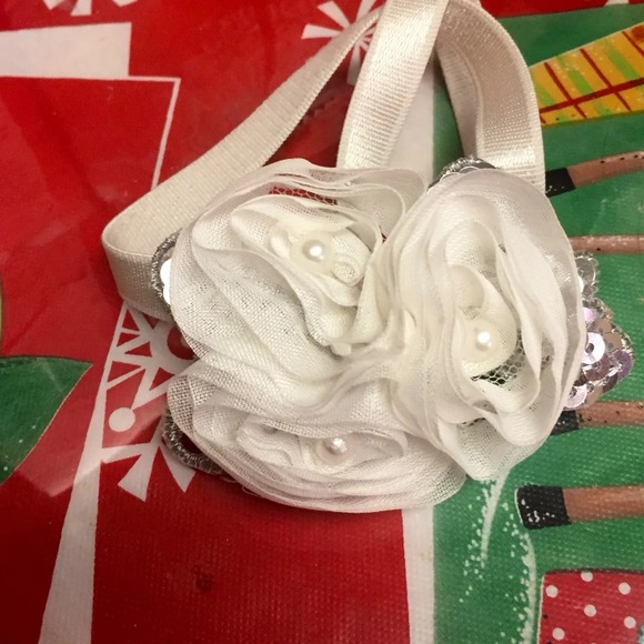 Pearly 🌺 Sequin Ruffle Infant Headband - Picture 2 of 4